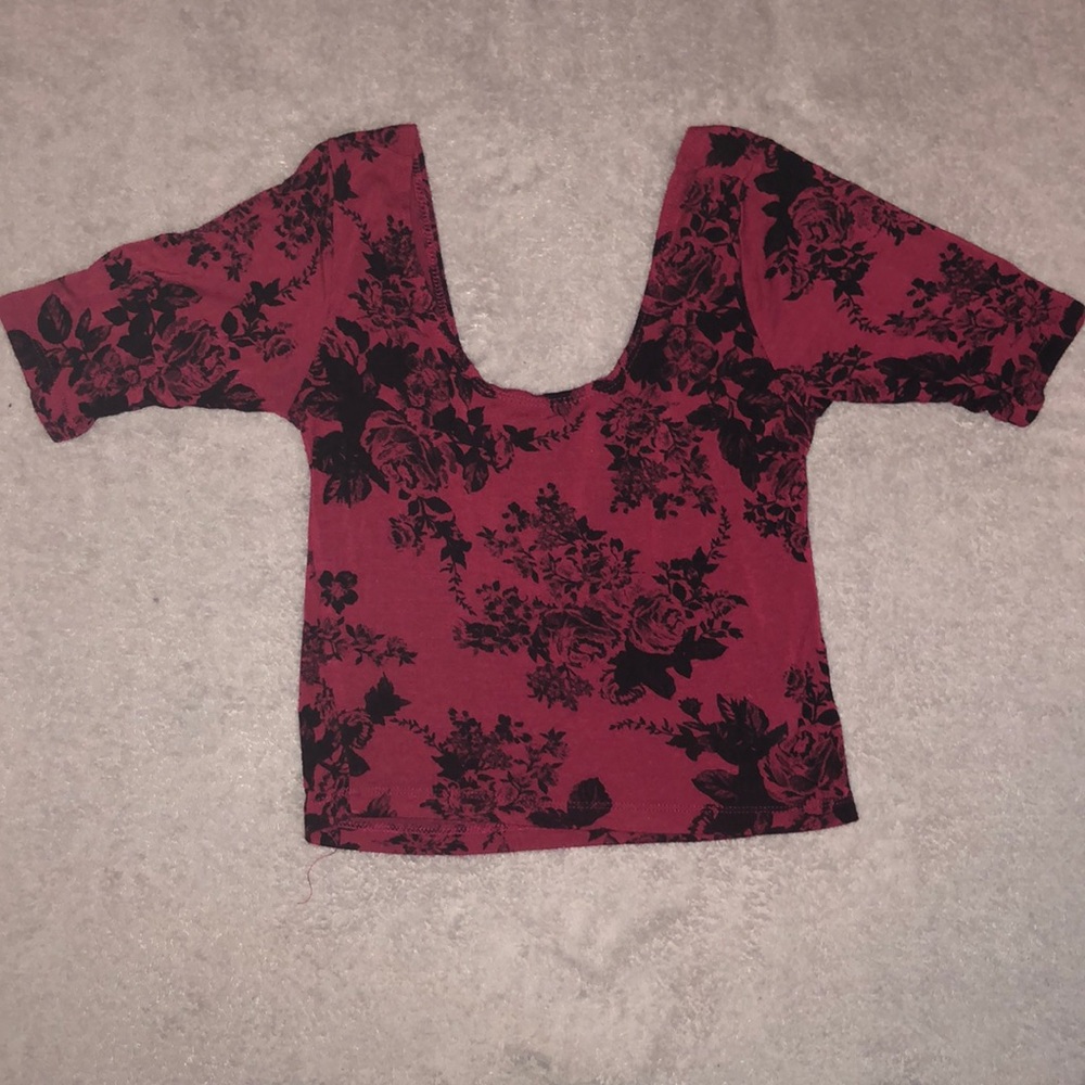 Nollie - Floral crop top with sleeve